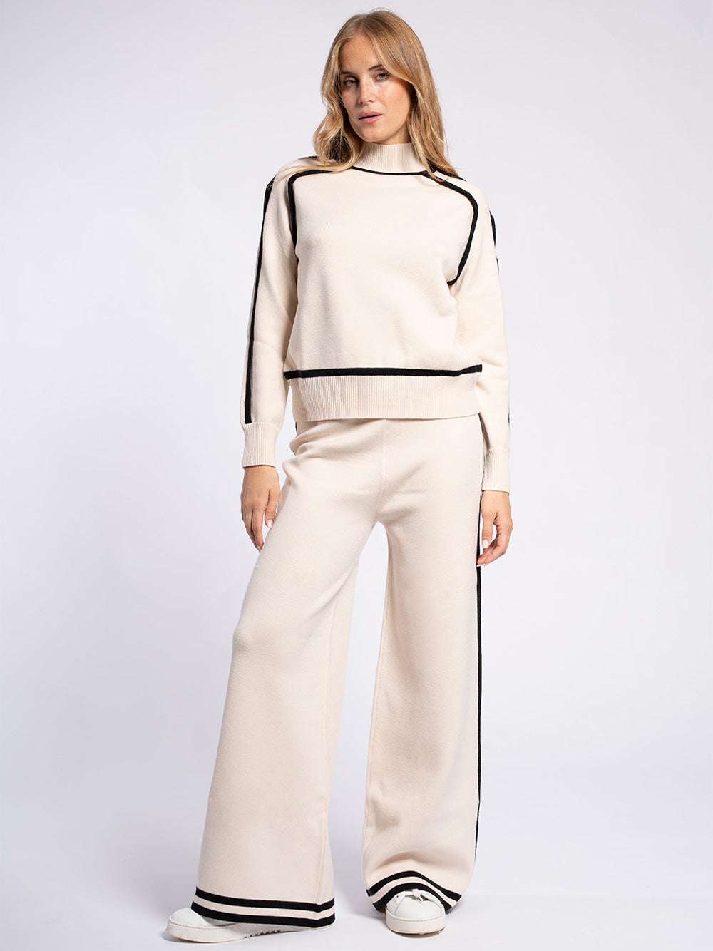 Pantalone in maglia con piping