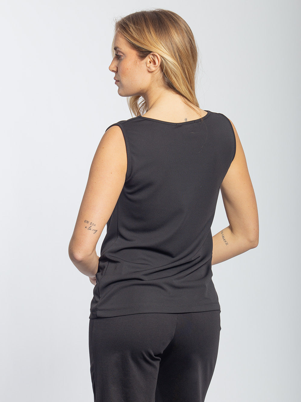 Blusa in jersey elasticizzato con spilla removibile