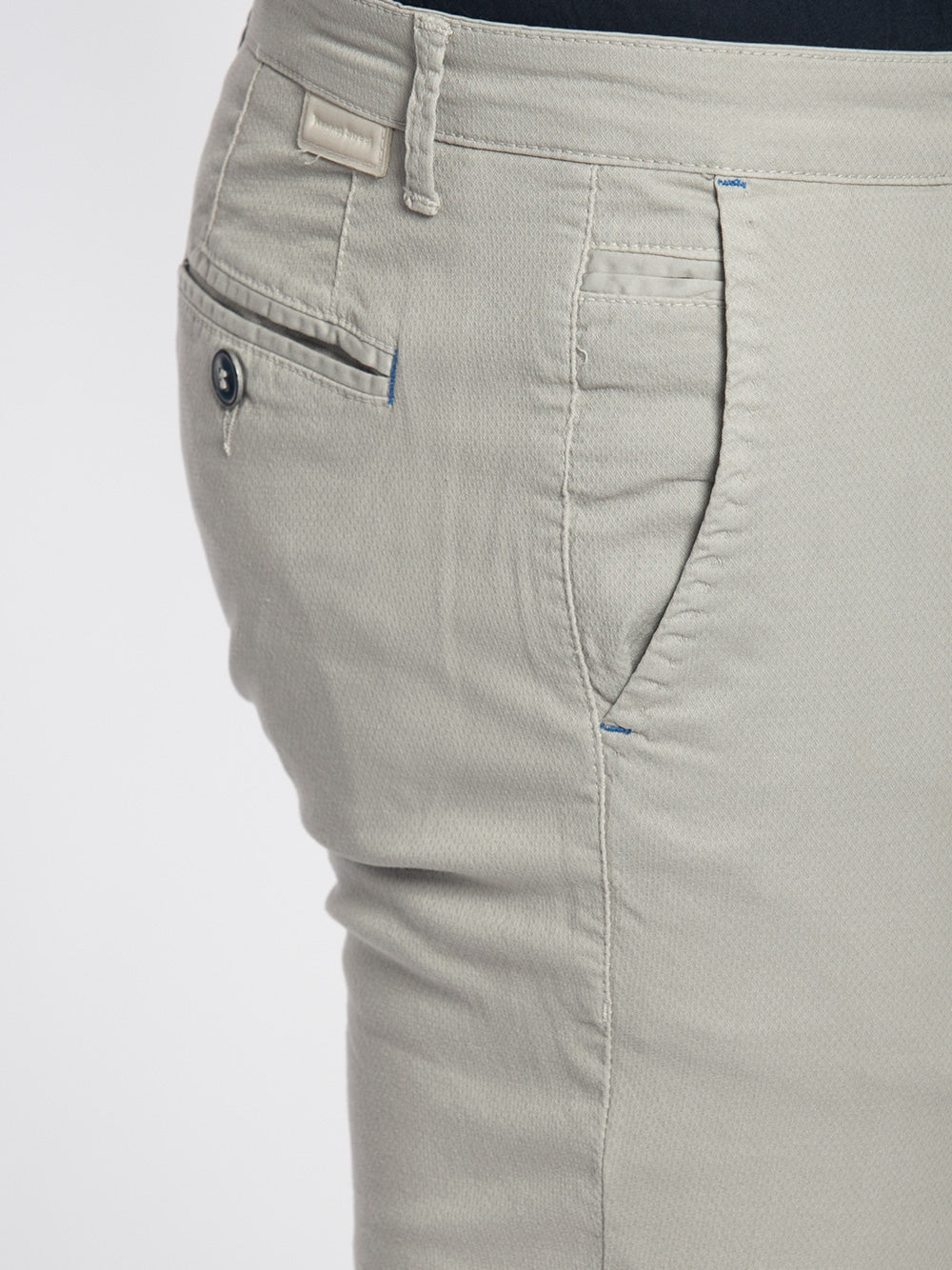 Pantalone chino estivo con microarmatura