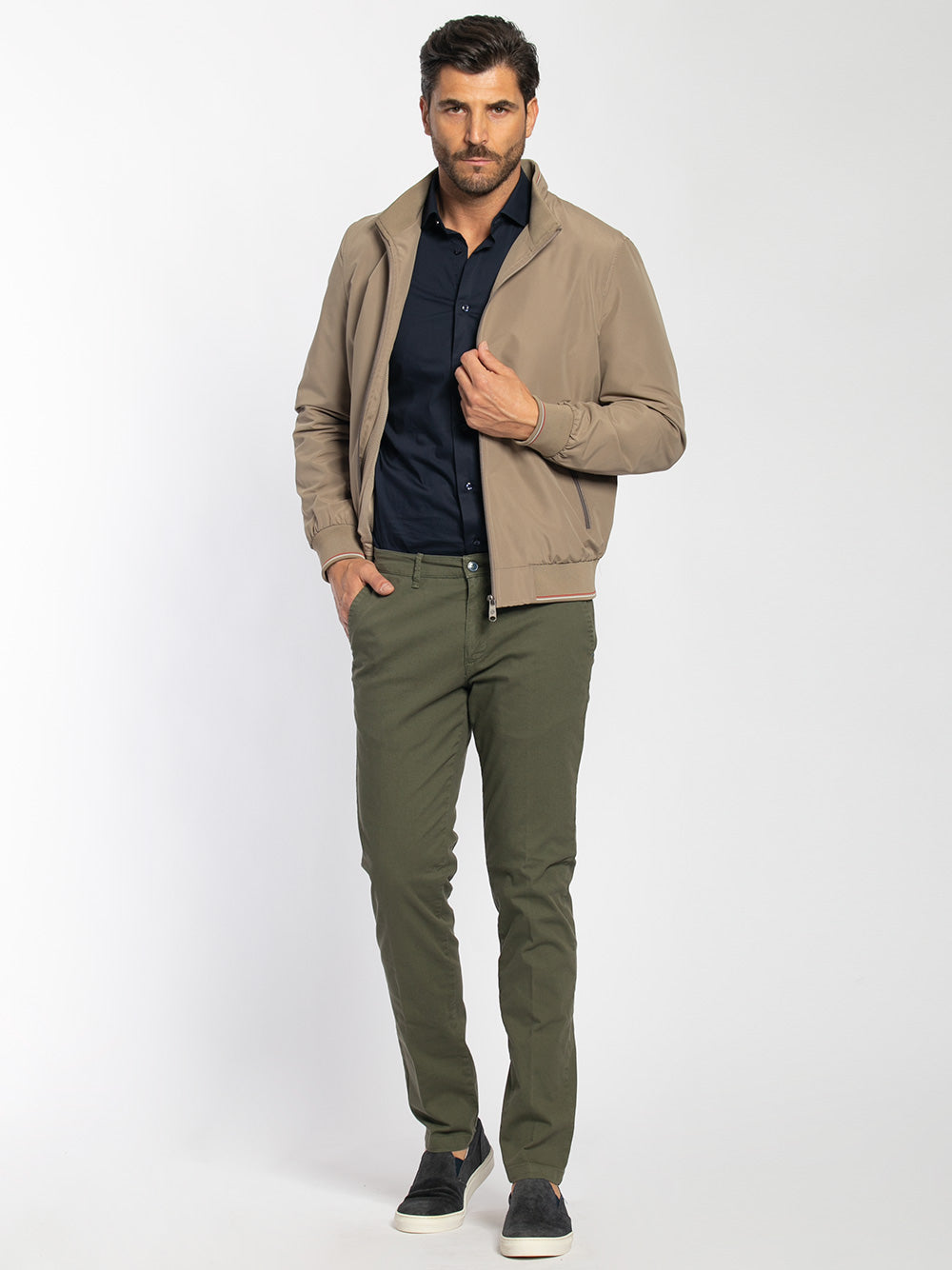 Pantalone chino estivo con microarmatura