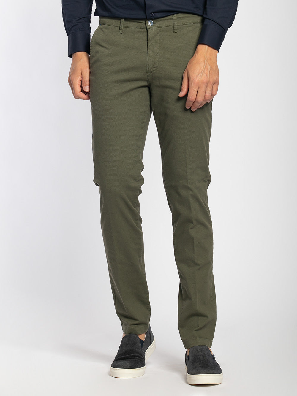 Pantalone chino estivo con microarmatura
