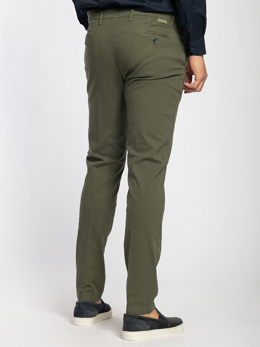 Pantalone chino estivo con microarmatura