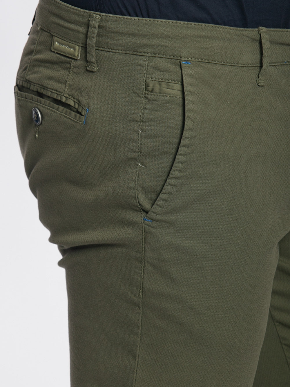 Pantalone chino estivo con microarmatura