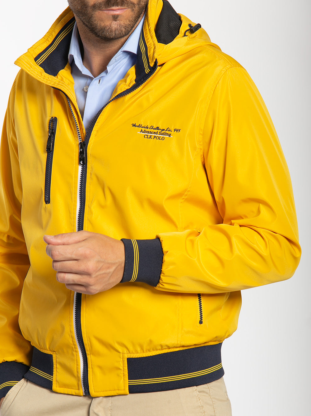 Bomber in tessuto primaverile con cappuccio staccabile