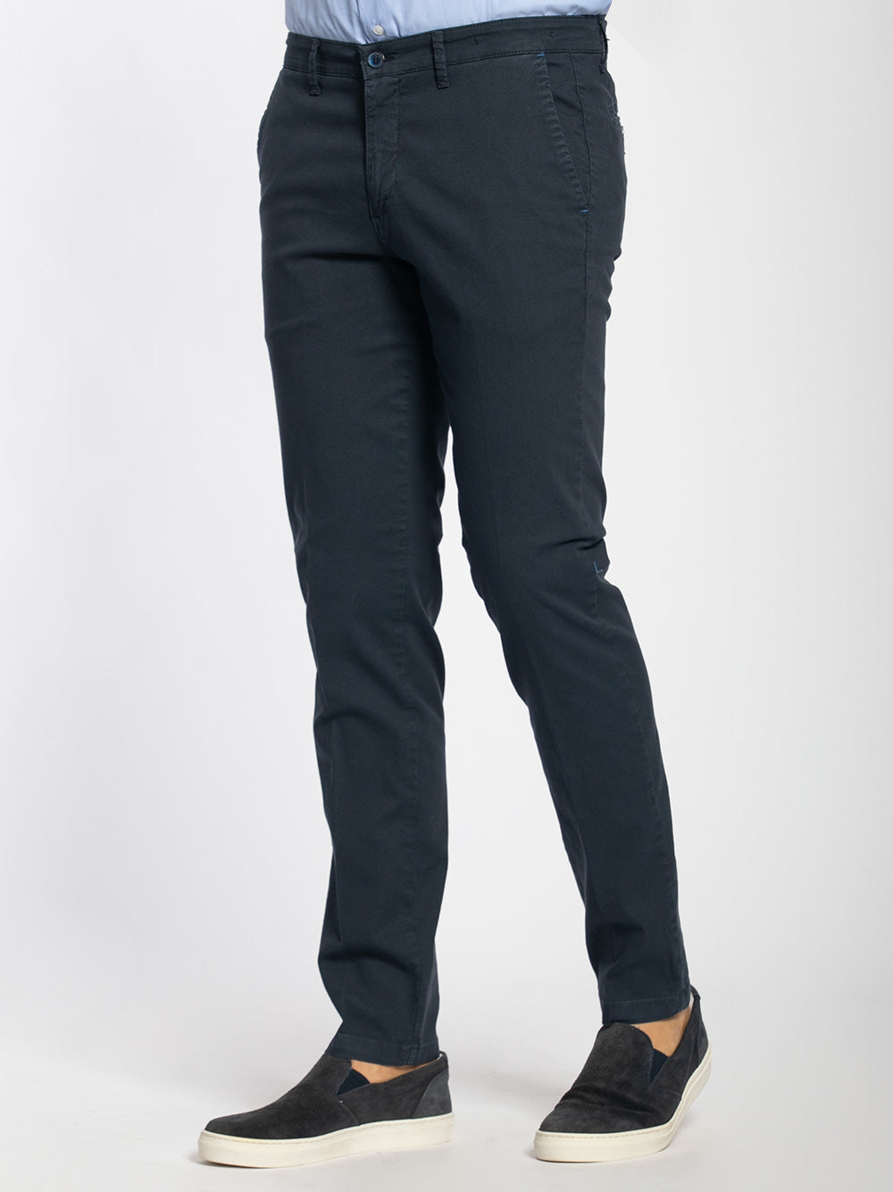 Pantalone chino estivo con microarmatura
