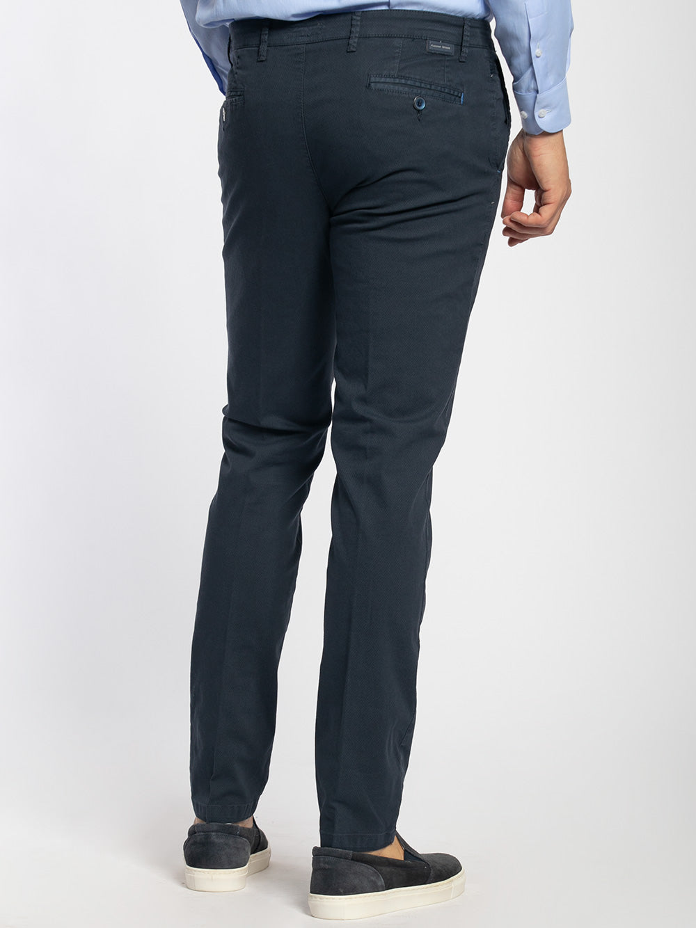 Pantalone chino estivo con microarmatura