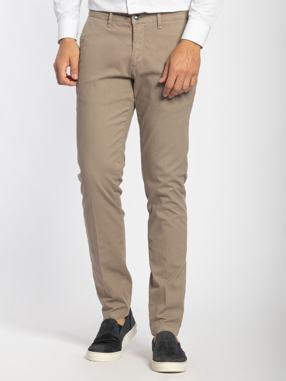 Pantalone chino estivo con microarmatura
