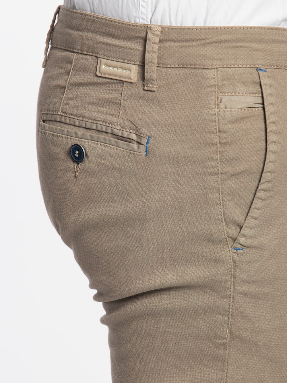 Pantalone chino estivo con microarmatura