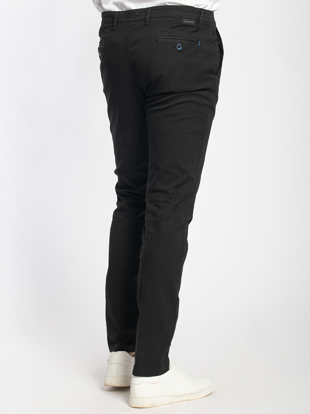 Pantalone chino estivo con microarmatura