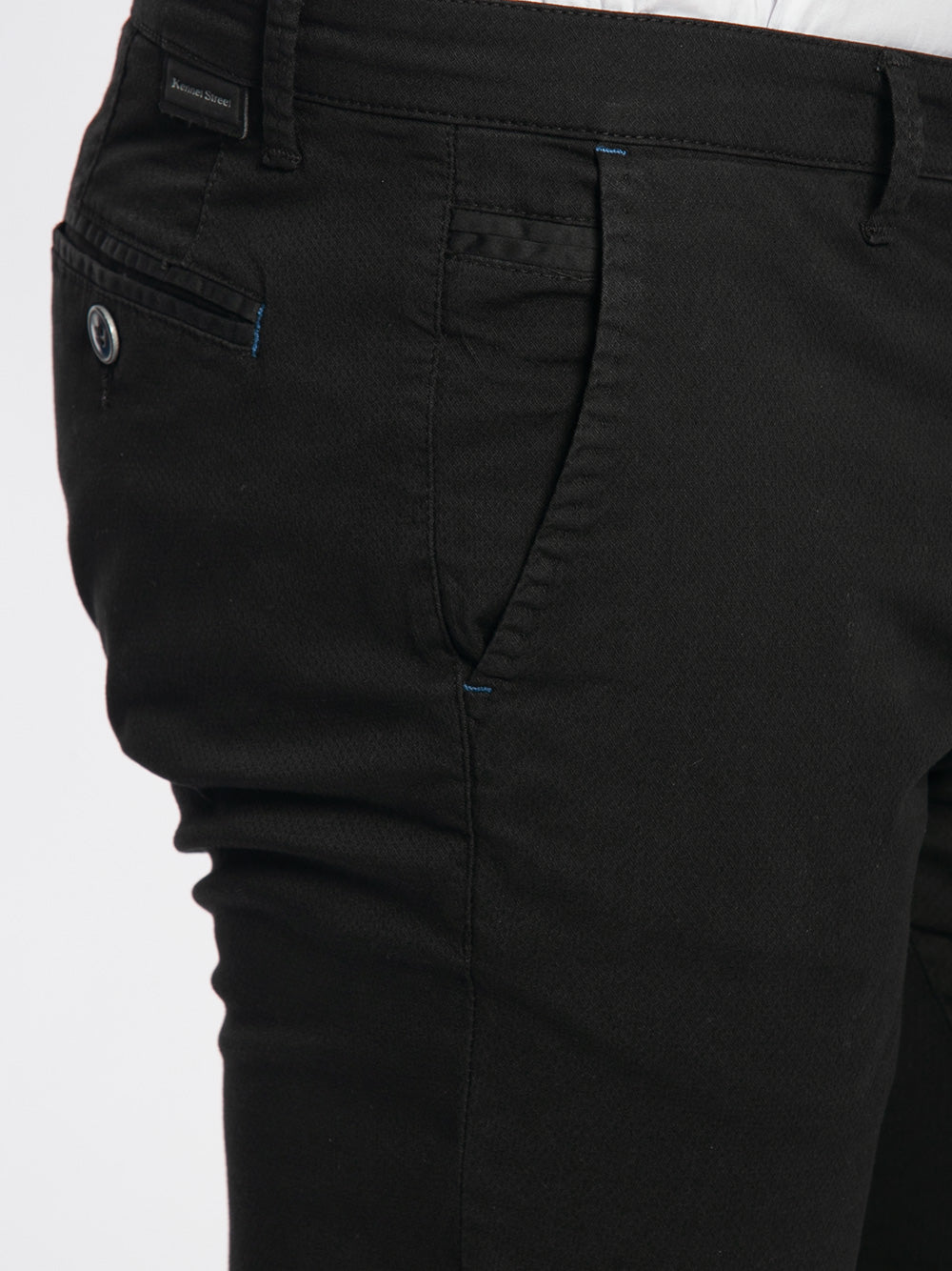 Pantalone chino estivo con microarmatura