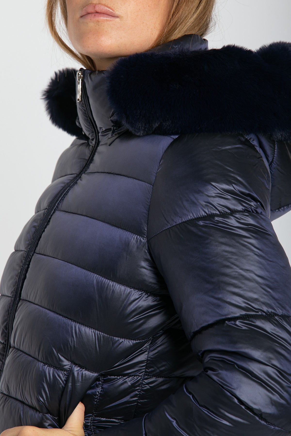Detachable faux fur hooded short jacket