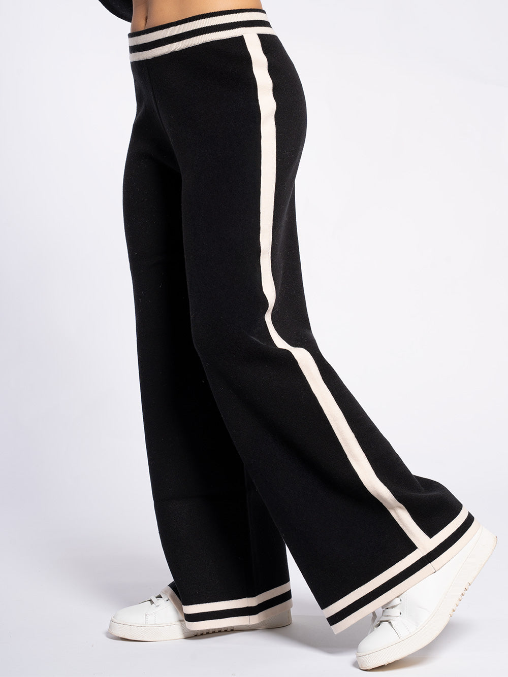 Pantalone in maglia con piping