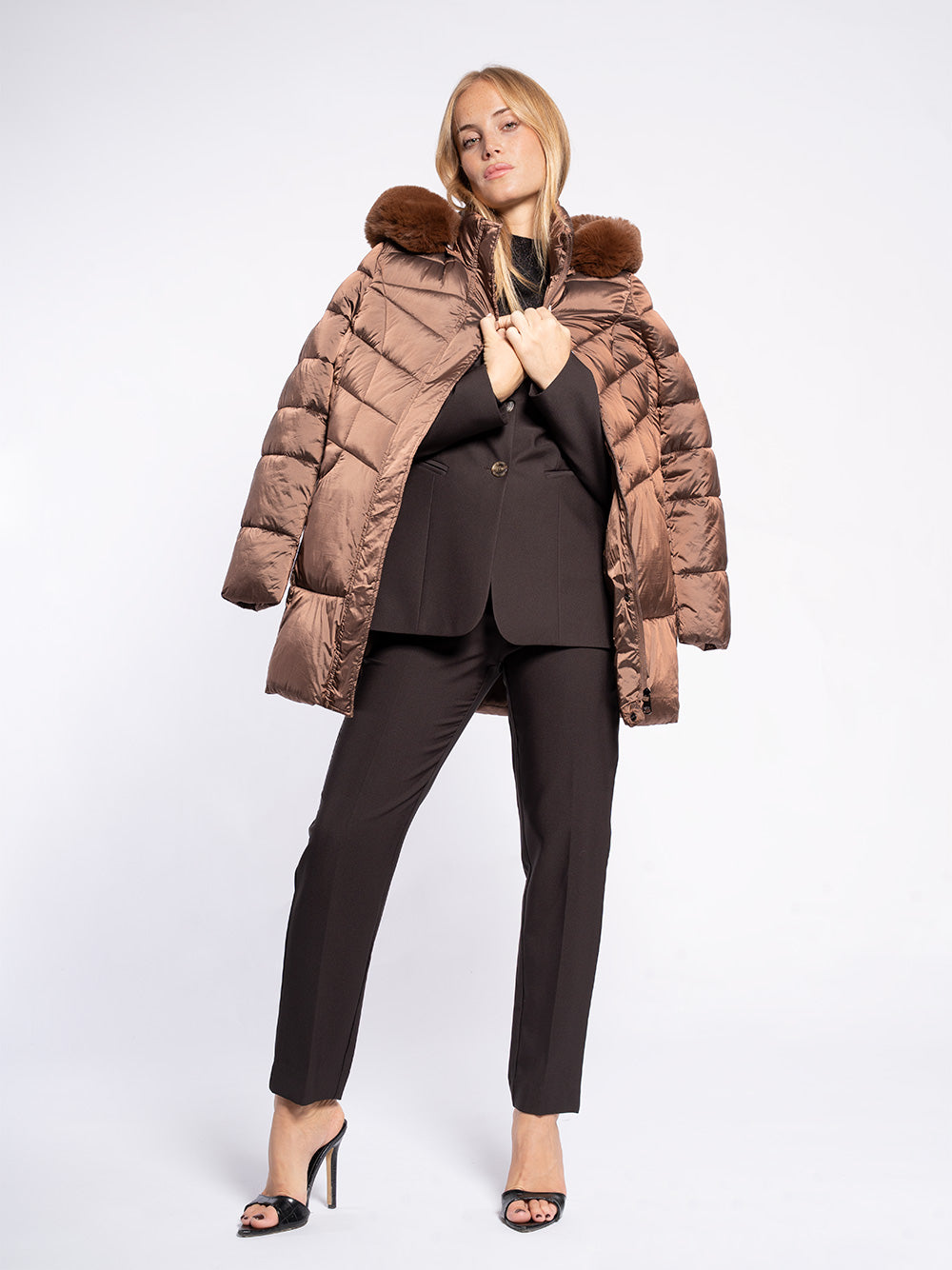 Piumino con cappuccio staccabile