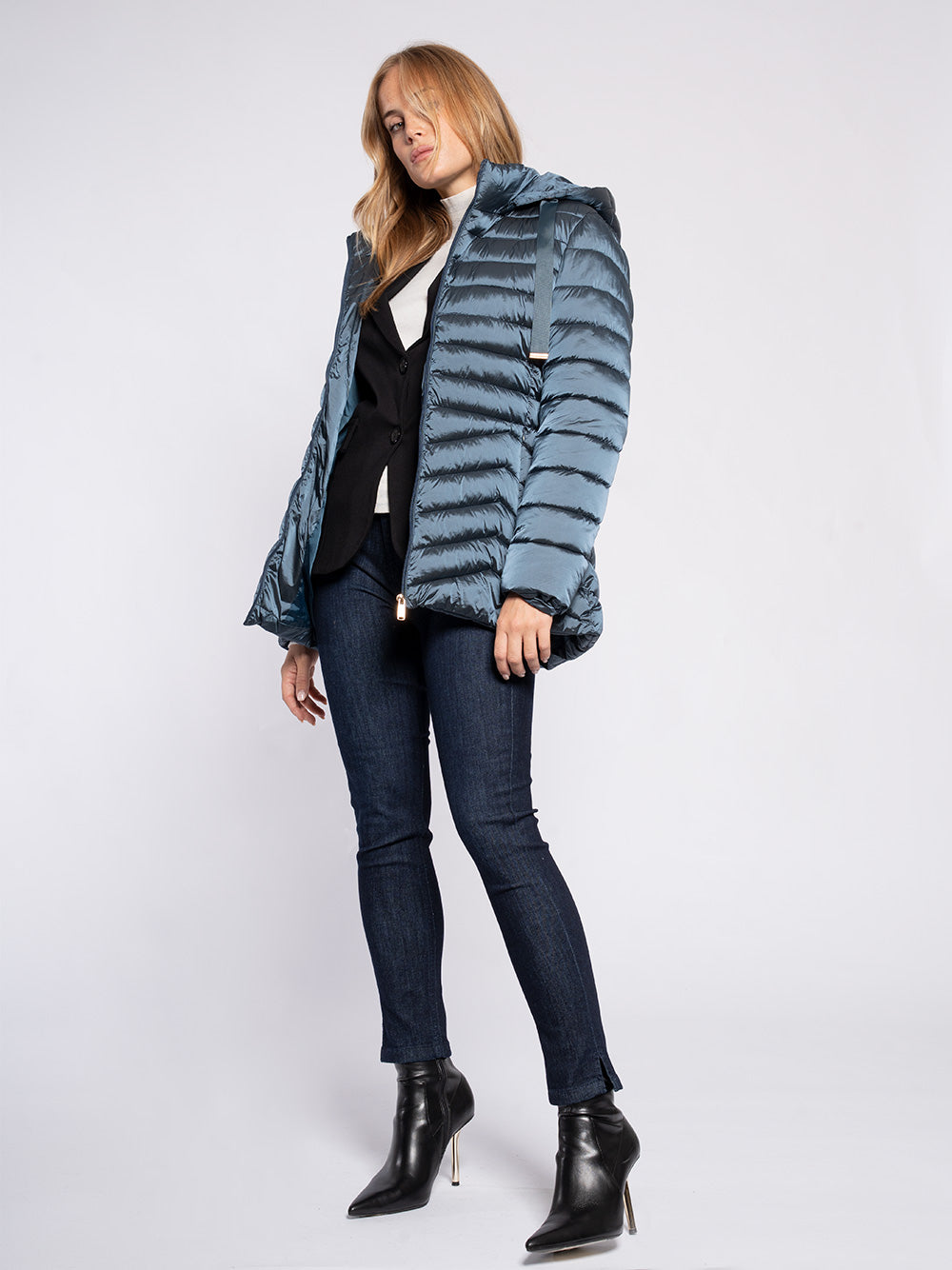 Piumino comfort con cappuccio staccabile