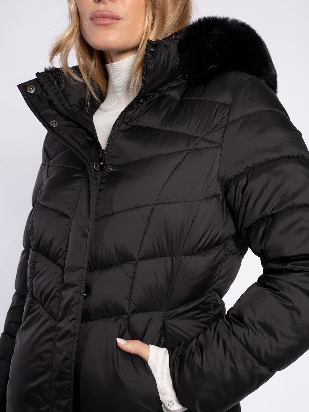 Piumino con cappuccio staccabile