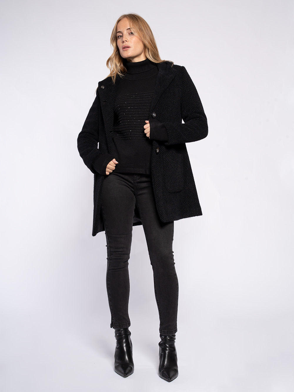 Cappotto in maglia con cappuccio