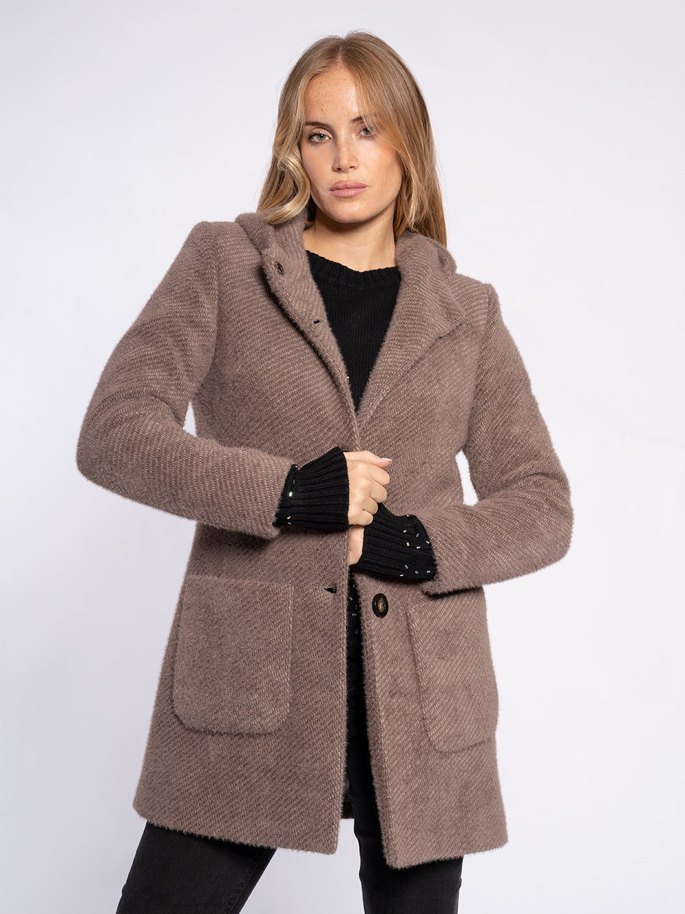 Cappotto in maglia con cappuccio