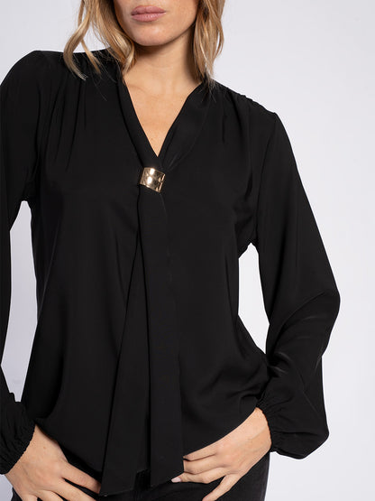 Blusa con pendaglio