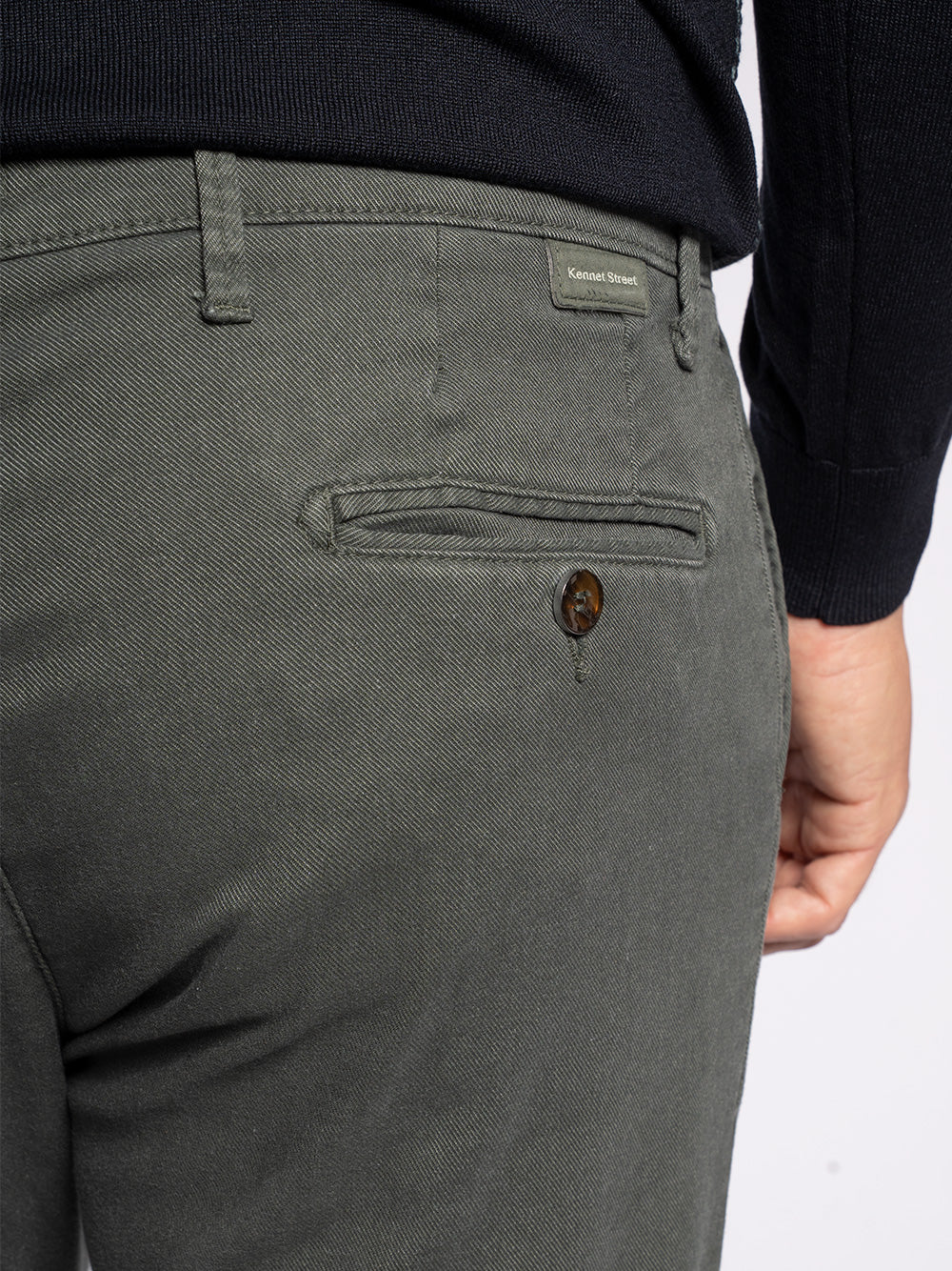 Pantalone in gabardine elasticizzato