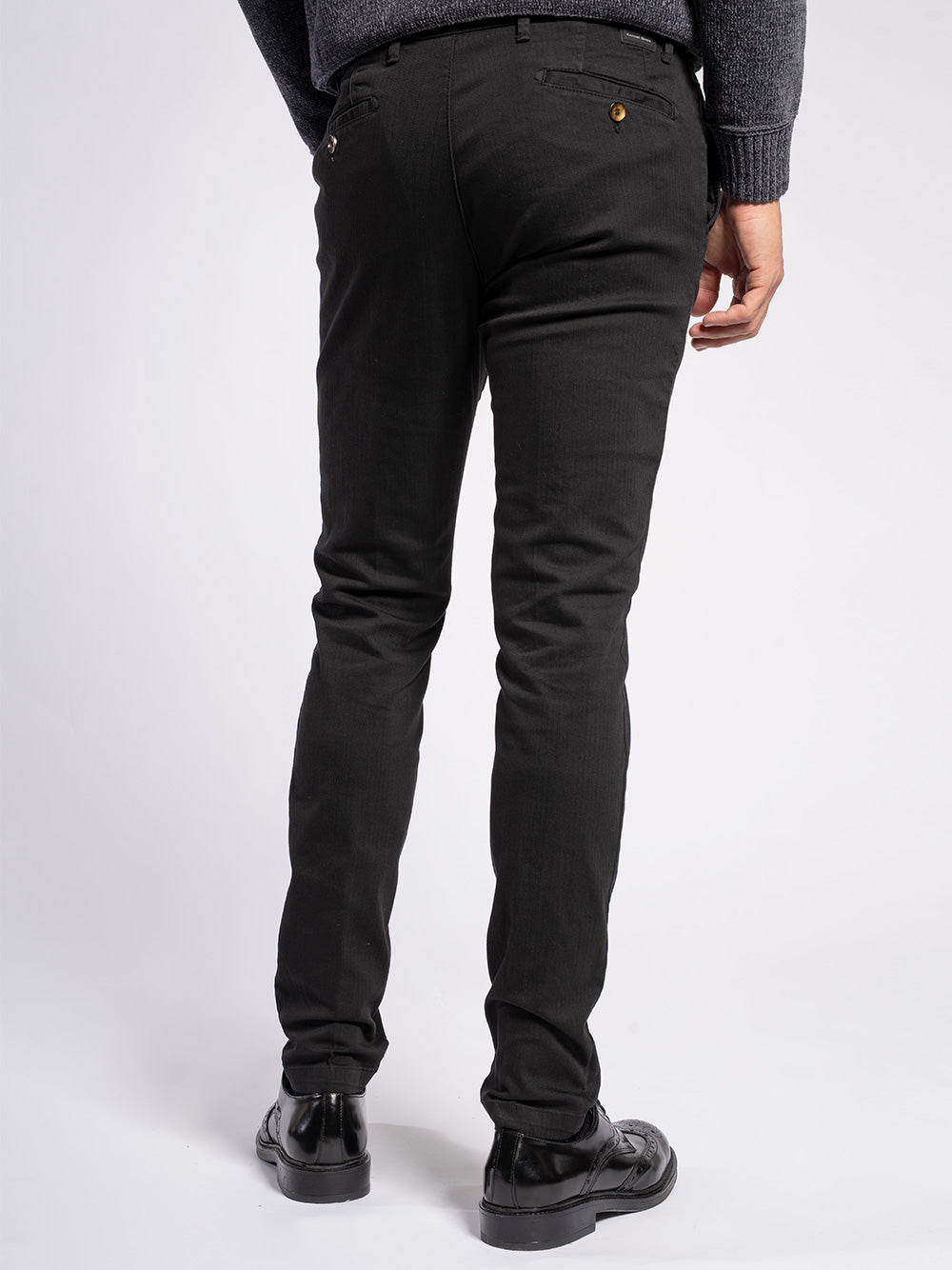 Pantalone in cotone con trama resca