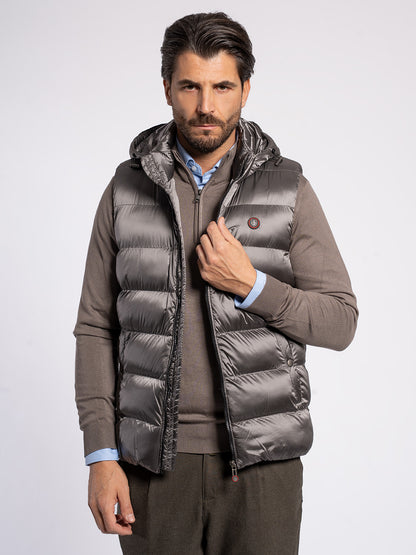 Piumino smanicato con cappuccio staccabile