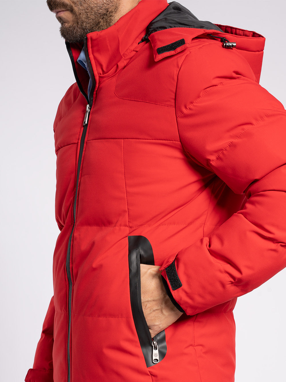 Piumino con cappuccio staccabile