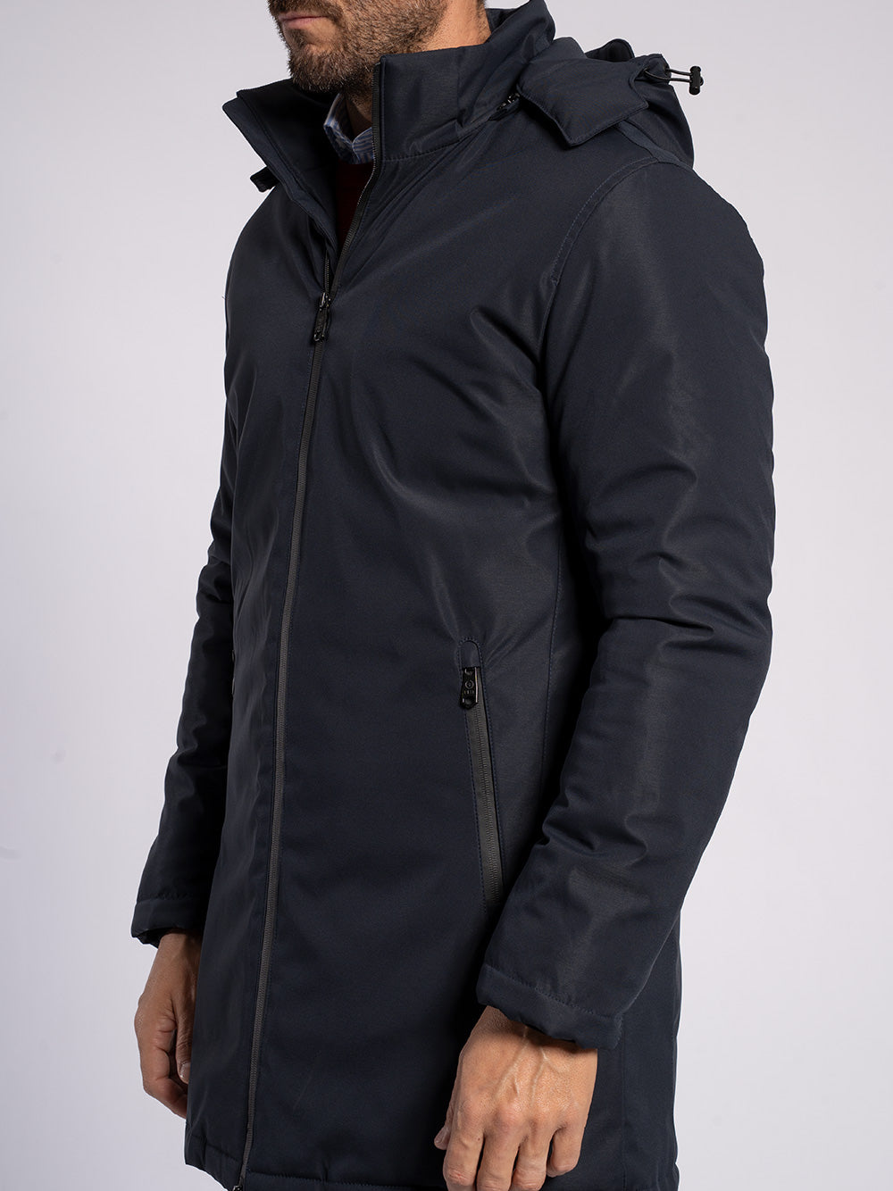 Giaccone in tessuto tecnico con cappuccio staccabile