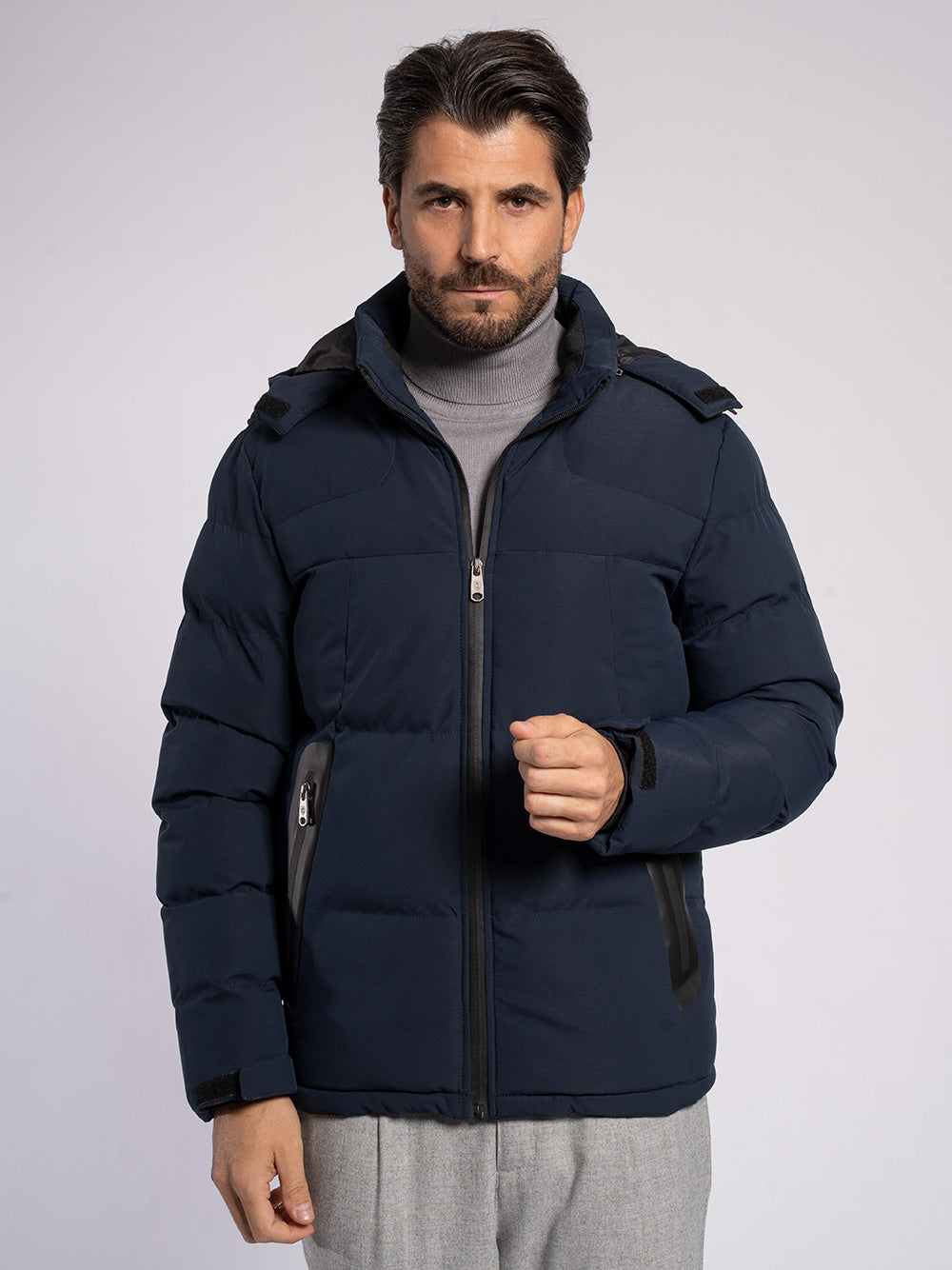 Piumino con cappuccio staccabile