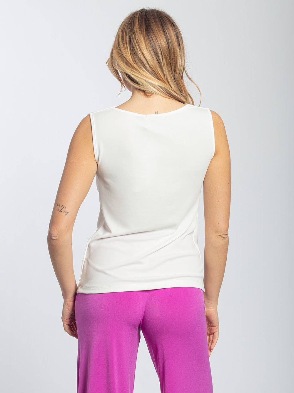 Blusa in jersey elasticizzato con spilla removibile