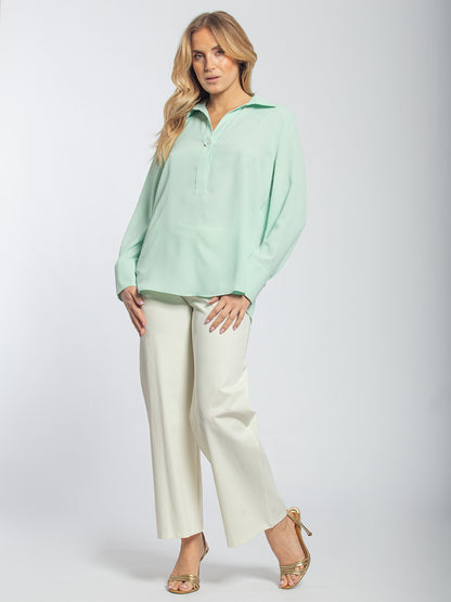Camicia in georgette con bottone gioiello