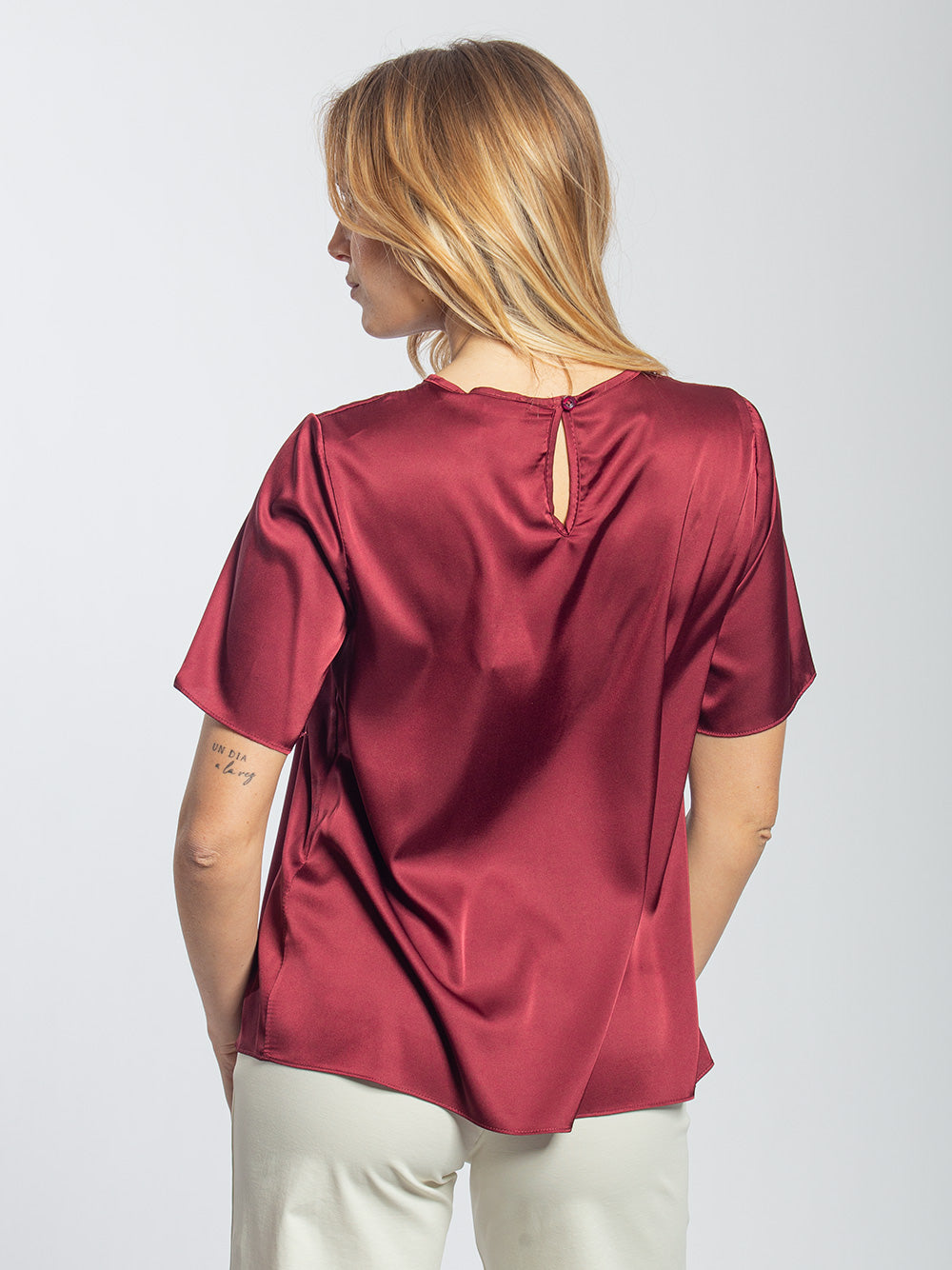 Blusa in raso mezza manica