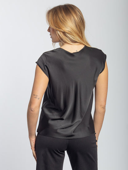 Blusa in raso con scollo a V