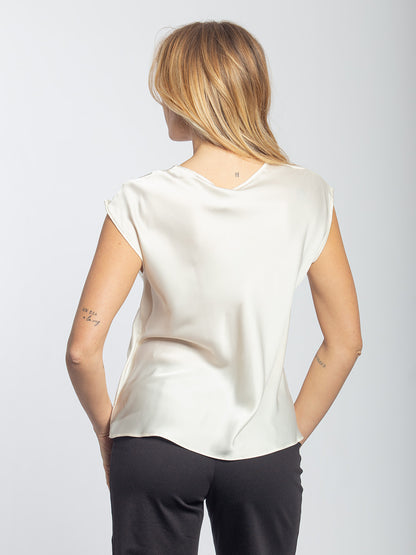 Blusa in raso con scollo a V