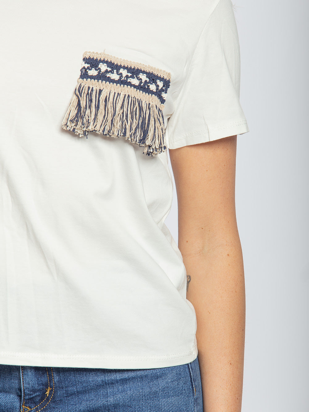 T-shirt in cotone con patch
