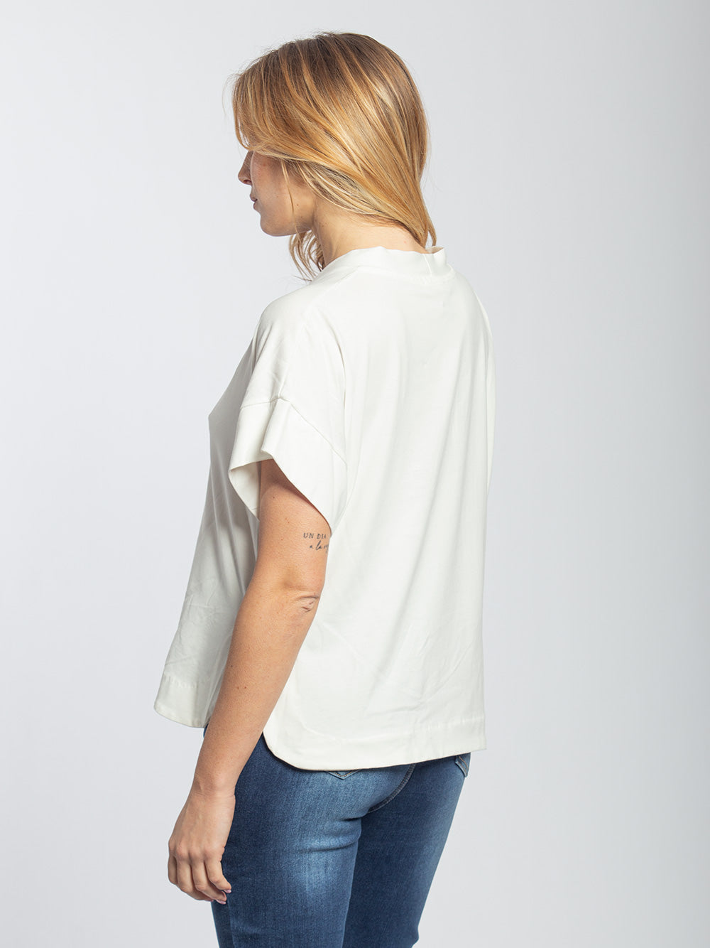 T-shirt scollo a v