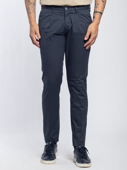 Pantalone in cotone elasticizzato con pinces