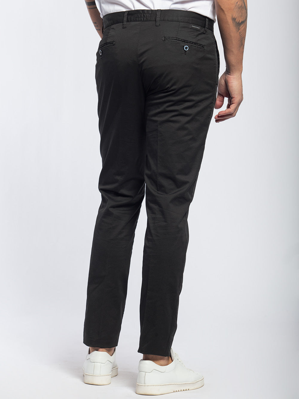 Pantalone in cotone elasticizzato con pinces