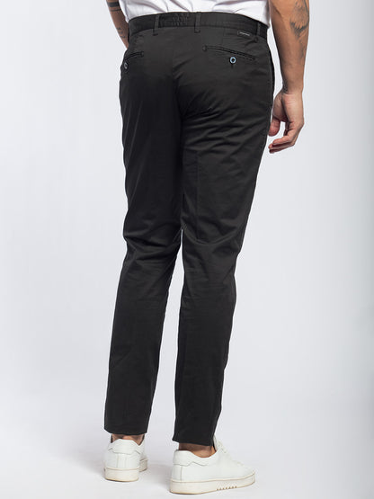 Pantalone in cotone elasticizzato con pinces