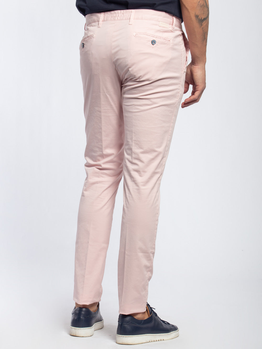 Pantalone in cotone elasticizzato con pinces