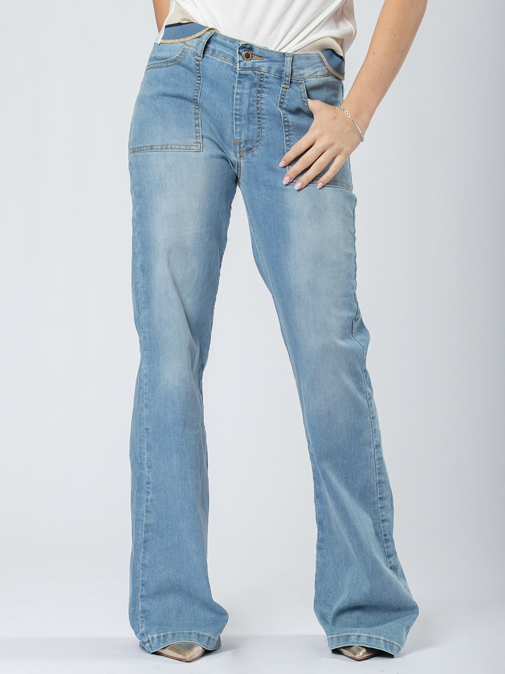 Jeans wide leg con tasche sul davanti
