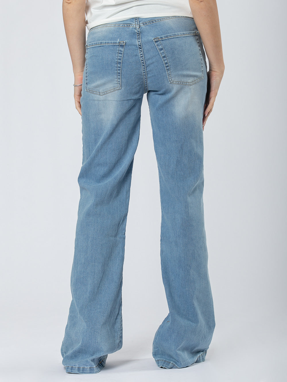 Jeans wide leg con tasche sul davanti