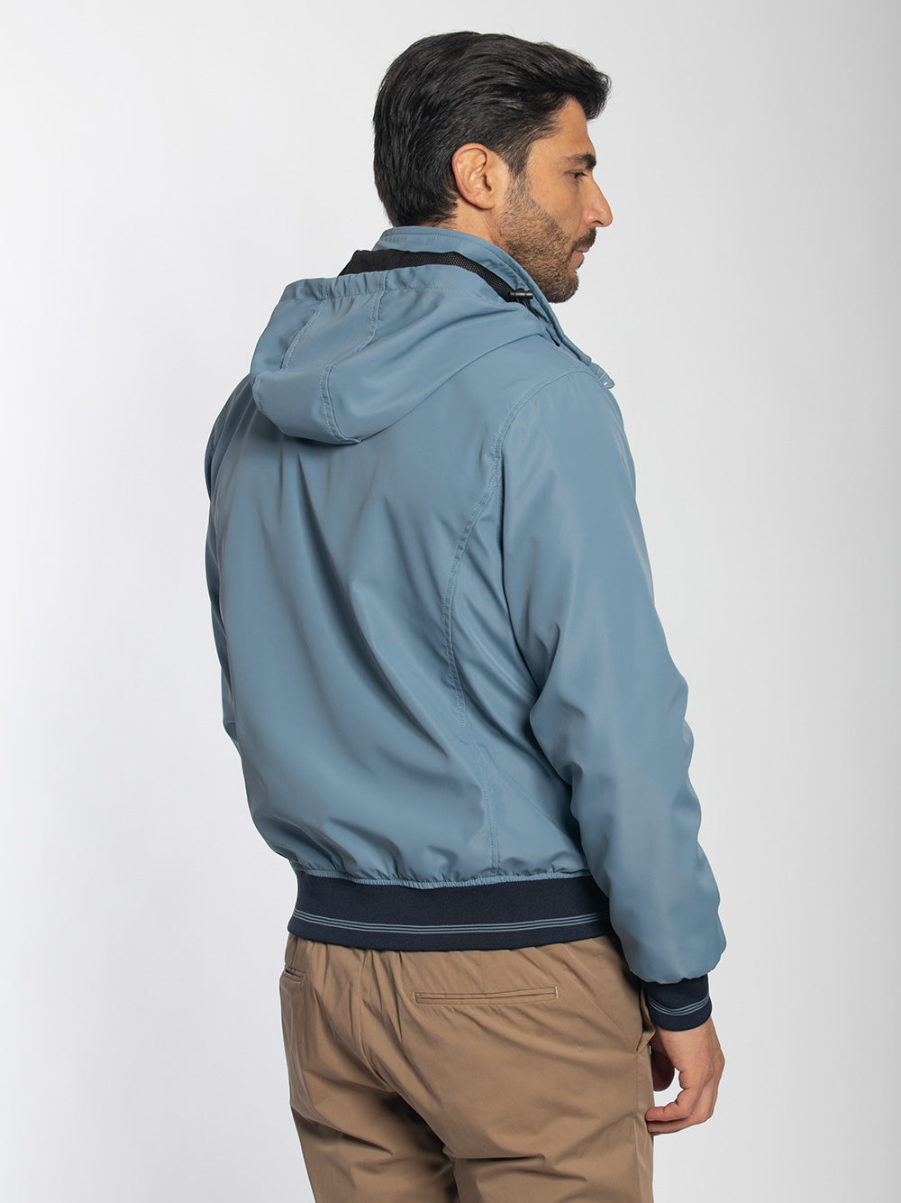 Bomber in tessuto primaverile con cappuccio staccabile