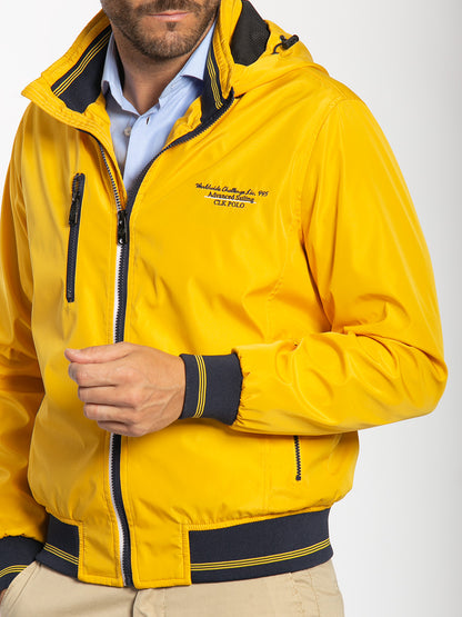 Bomber in tessuto primaverile con cappuccio staccabile