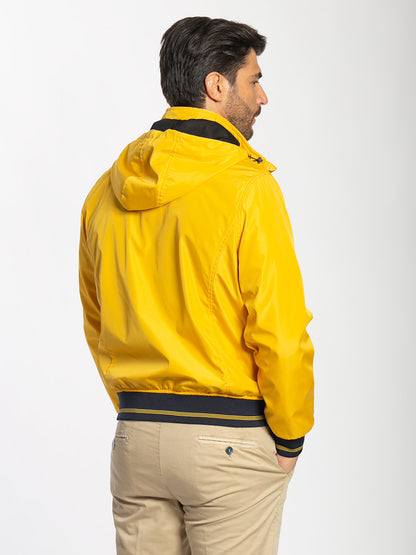 Bomber in tessuto primaverile con cappuccio staccabile