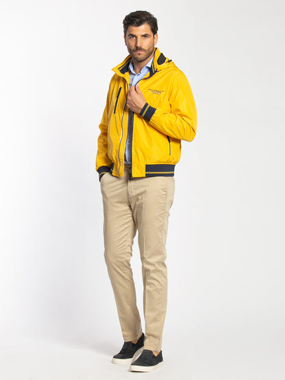 Bomber in tessuto primaverile con cappuccio staccabile