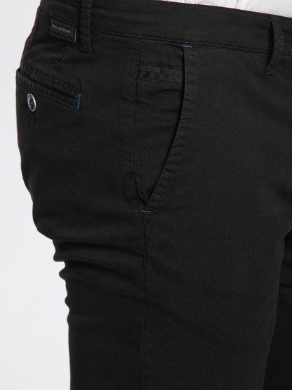Pantalone chino estivo con microarmatura