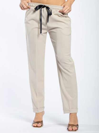 Pantalone elastico con fiocco in vita
