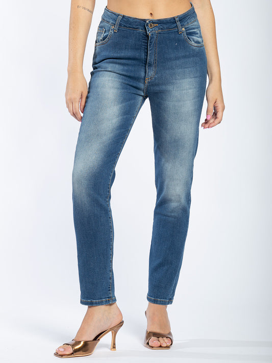 Jeans stretch slim fit con sabbiatura