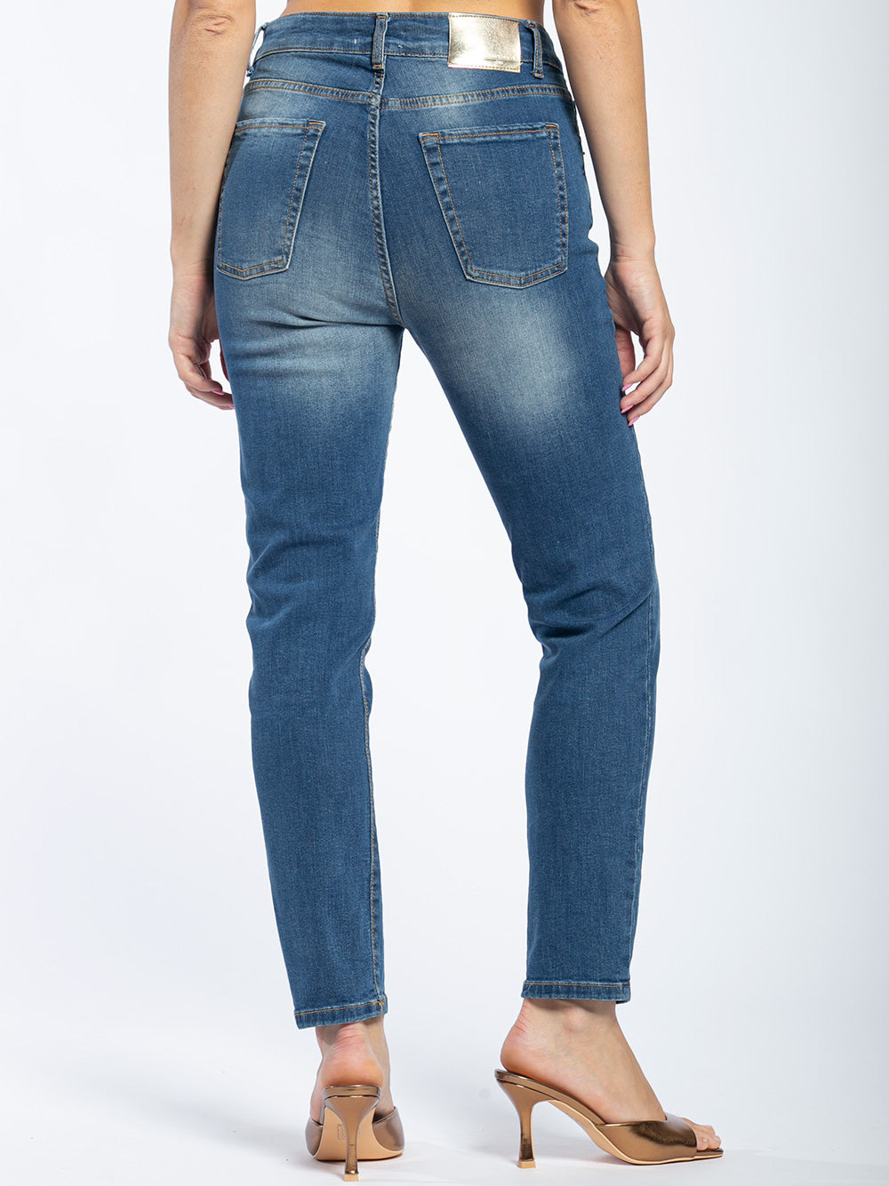 Jeans stretch slim fit con sabbiatura