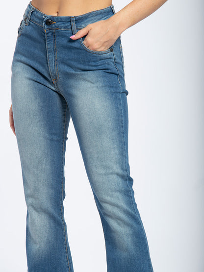 Jeans a zampa con sabbiatura